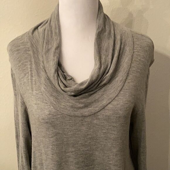 Cha Cha Vente size M long sleeve grey shark bite hem tunic with pockets EUC - Picture 5 of 11